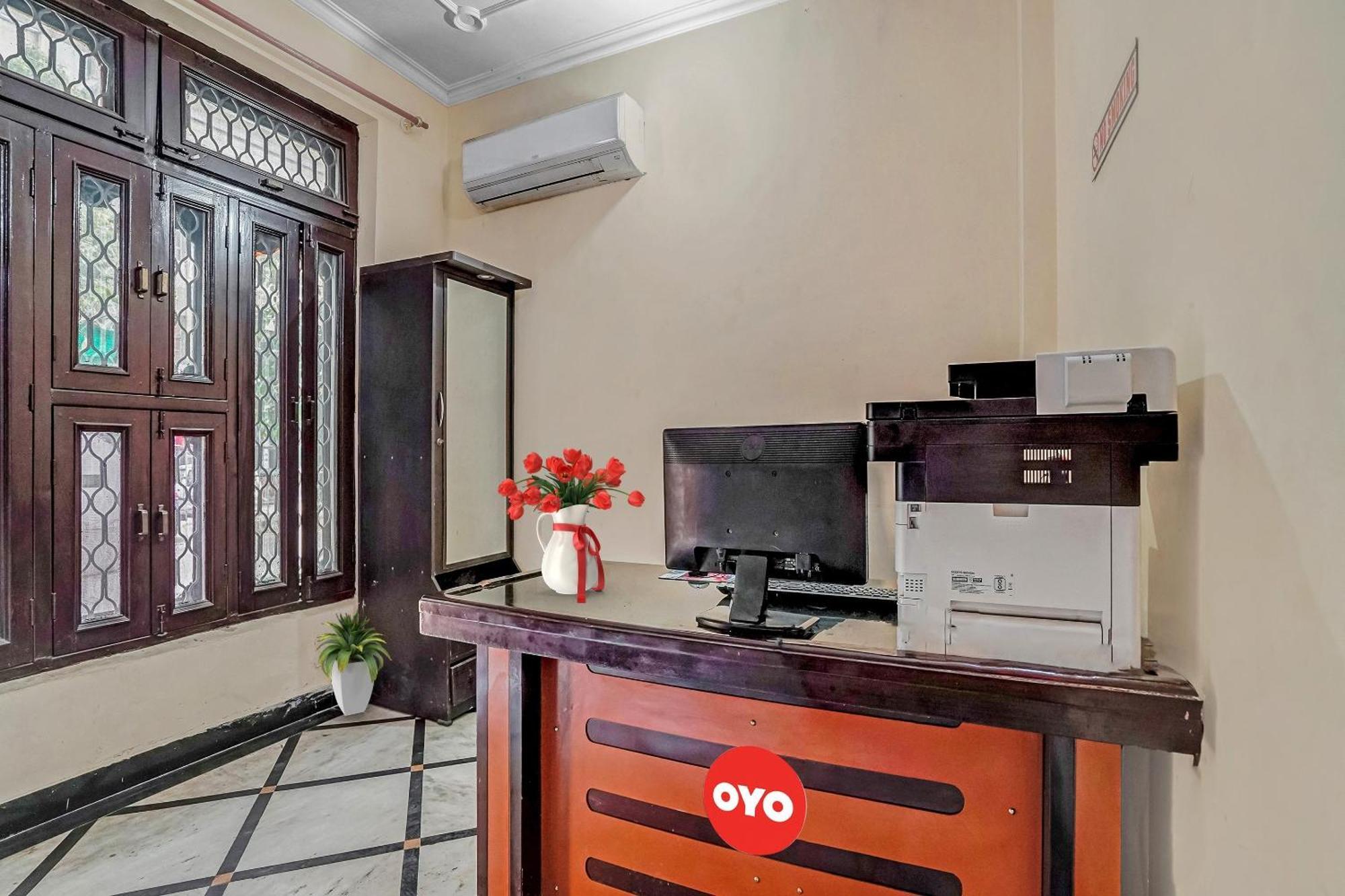 Oyo Flagship 70209 Alpha One Hotel เกรทเตอร์นอยดา ภายนอก รูปภาพ