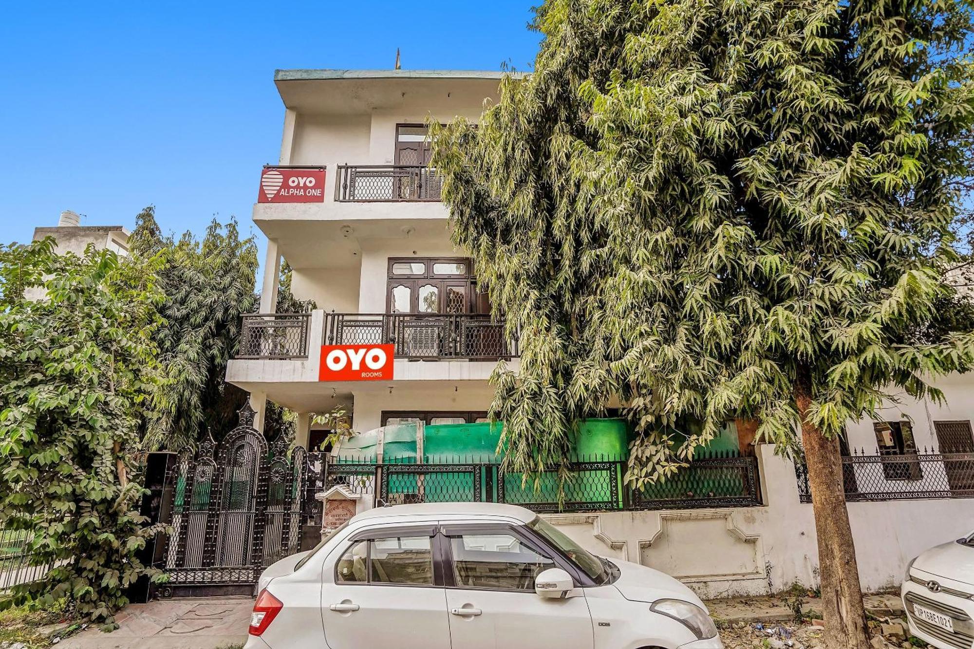 Oyo Flagship 70209 Alpha One Hotel เกรทเตอร์นอยดา ภายนอก รูปภาพ